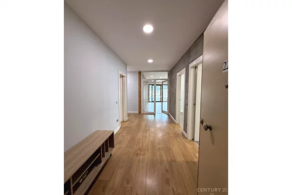 ZYRE ME QIRA TE HILTON, PRANE DELIJORGJIT