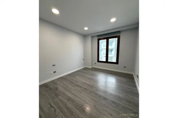 ZYRE ME QIRA TE HILTON, PRANE DELIJORGJIT