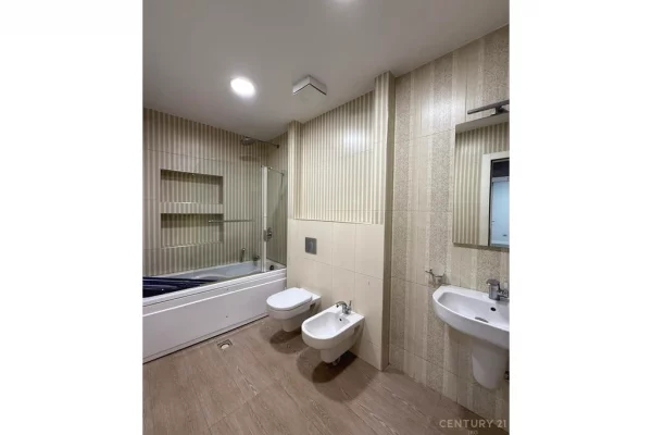 ZYRE ME QIRA TE HILTON, PRANE DELIJORGJIT