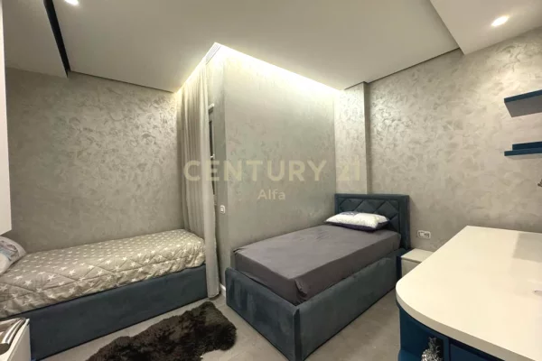 Shtepi ne shitje Apartament ne Tirane, 3+1, Mobilimi E mobiluar, Pagesa 229,000  Euro.