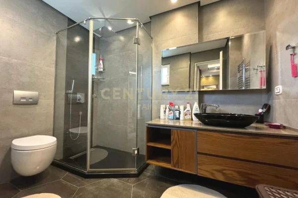 Shtepi ne shitje Apartament ne Tirane, 3+1, Mobilimi E mobiluar, Pagesa 229,000  Euro.