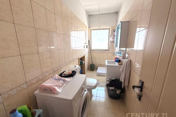 Shtepi ne shitje Apartament ne Tirane, 1+1, Mobilimi E mobiluar, Pagesa 155,000  Euro.