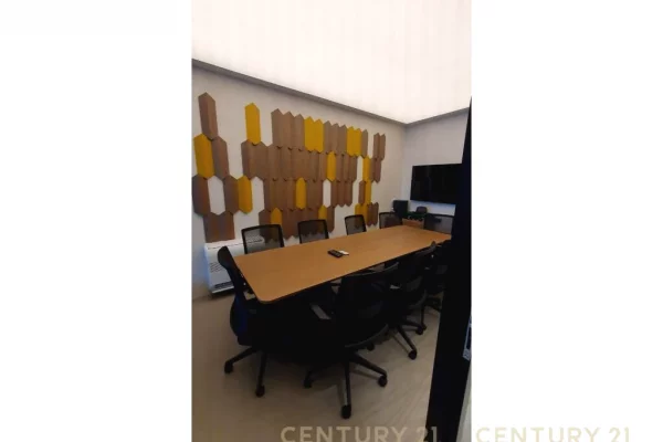 Zyra Moderne per Shitje ne Ish-Bllok