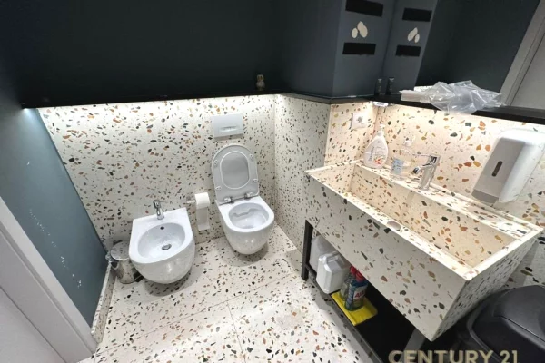 Zyra Moderne per Shitje ne Ish-Bllok