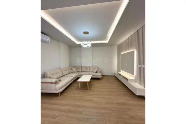 Appartamento in vendita a Tirana 2+1, Arredato