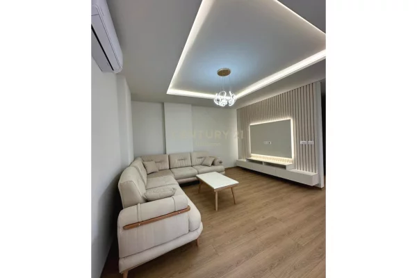 Appartamento in vendita a Tirana 2+1, Arredato