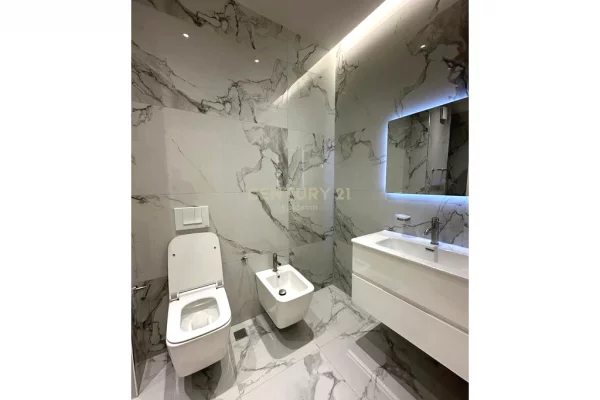 Appartamento in vendita a Tirana 2+1, Arredato