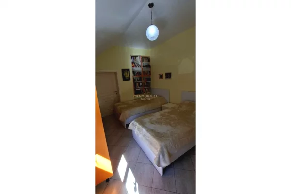 Shtepi ne shitje Apartament ne Tirane, 2+1, Mobilimi E mobiluar, Pagesa 205,000  Euro.