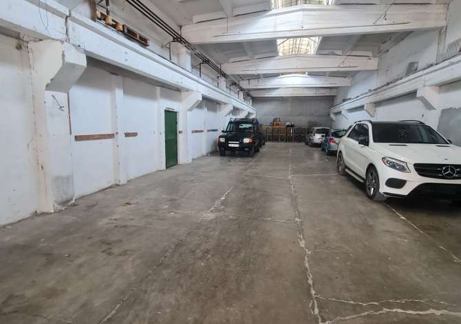 Business Property for Rent 4+1 in Tirana - 1,300 Euro