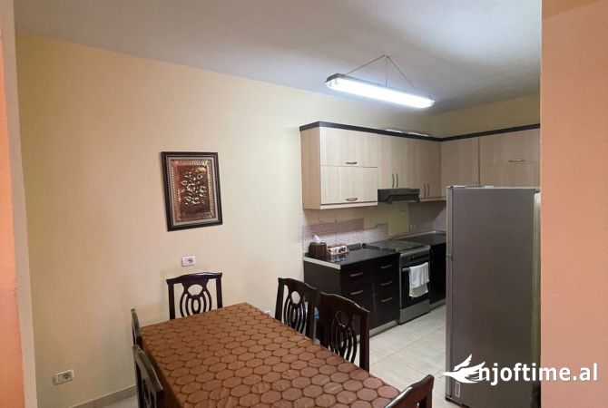 Shtepi ne shitje Apartament ne Tirane, 2+1, Mobilimi E mobiluar, Pagesa 107,000  Euro.