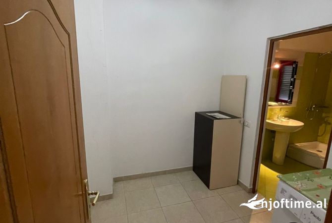 Shtepi ne shitje Apartament ne Tirane, 2+1, Mobilimi E mobiluar, Pagesa 107,000  Euro.