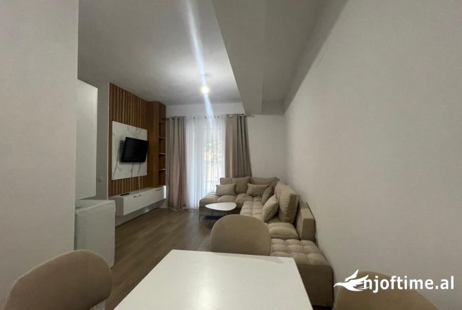Shtepi me qera Apartament ne Tirane, 2+1, Mobilimi E mobiluar, Pagesa 450  Euro.