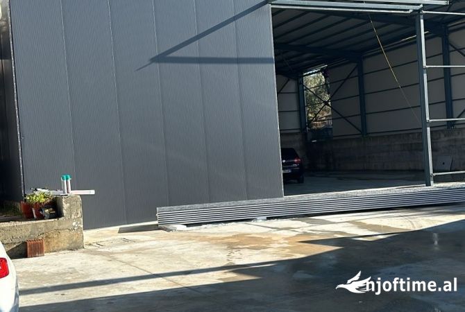 Ambient biznesi me qera 4+1 ne Tirane - 1,400 Euro