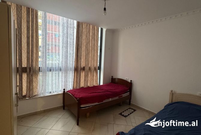 Shtepi me qera Apartament ne Tirane, 2+1, Mobilimi E mobiluar, Pagesa 450  Euro.