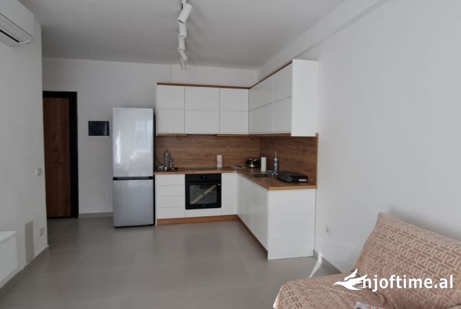 Shtepi me qera Apartament ne Tirane, 2+1, Mobilimi E mobiluar, Pagesa 450  Euro.