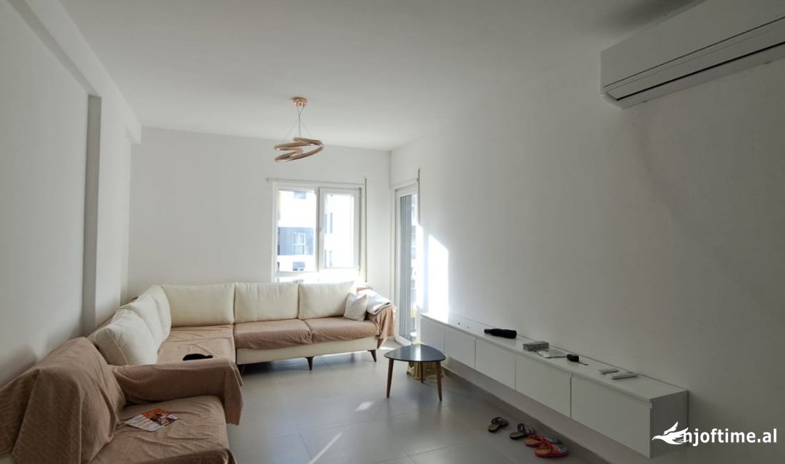 Shtepi me qera Apartament ne Tirane, 2+1, Mobilimi E mobiluar, Pagesa 450  Euro.