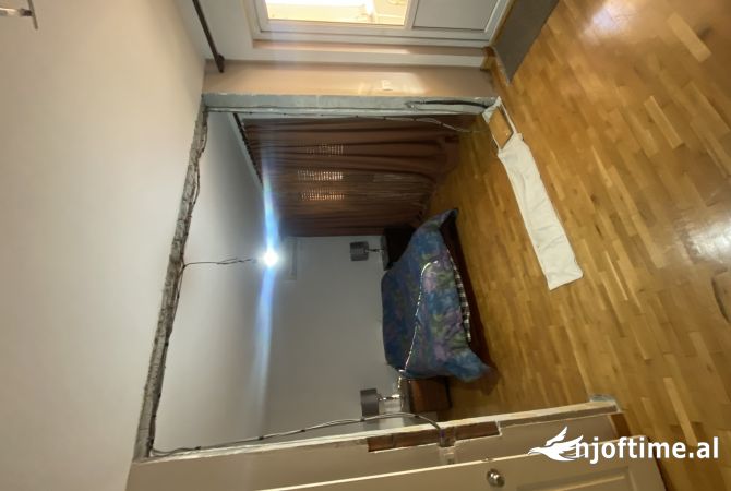 Shtepi ne shitje Apartament ne Tirane, 3+1, Mobilimi E mobiluar, Pagesa 180,000  Euro.