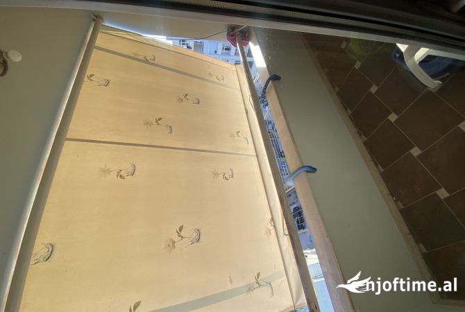 Shtepi ne shitje Apartament ne Tirane, 3+1, Mobilimi E mobiluar, Pagesa 180,000  Euro.