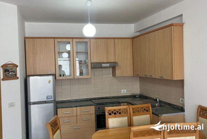 Shtepi me qera Apartament ne Tirane, 1+1, Mobilimi E mobiluar, Pagesa 400  Euro.