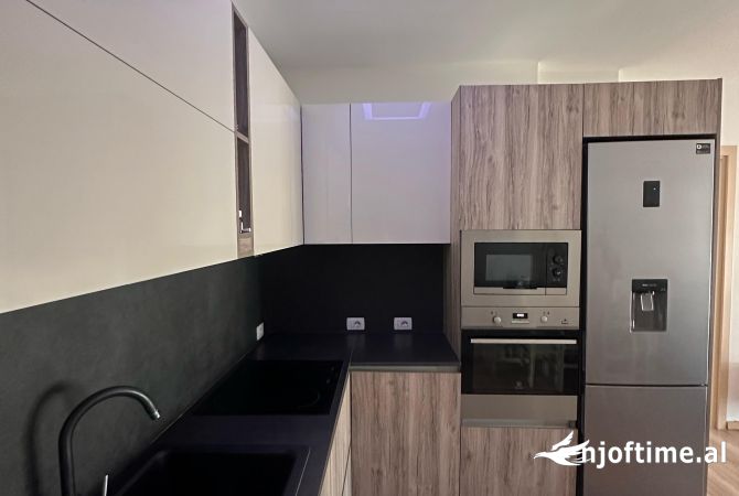 Shtepi me qera Apartament ne Tirane, 2+1, Mobilimi E mobiluar, Pagesa 800  Euro.
