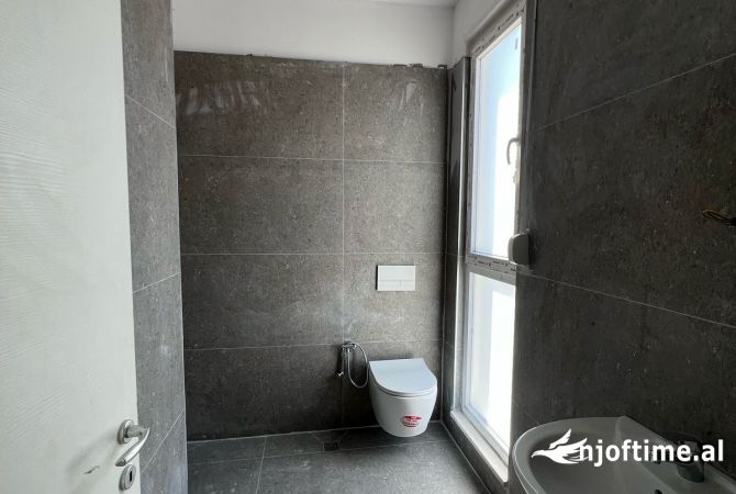 Shtepi me qera Apartament ne Tirane, 3+1, Mobilimi Bosh, pa mobiluar, Pagesa 400  Euro.