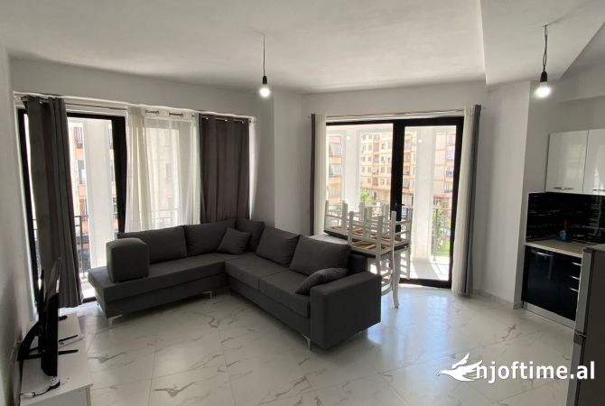 Shtepi me qera Apartament ne Tirane, 2+1, Mobilimi E mobiluar, Pagesa 500  Euro.