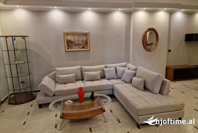 Shtepi me qera 2+1 ne Tirane - 800 Euro