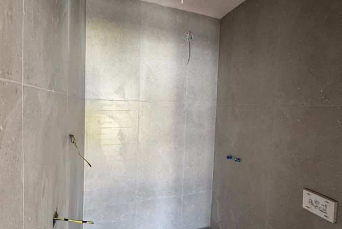 Shtepi ne shitje Apartament ne Tirane, 2+1, Mobilimi Bosh, pa mobiluar, Pagesa 93,000  Euro.