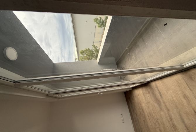 Shtepi ne shitje Apartament ne Tirane, 2+1, Mobilimi Bosh, pa mobiluar, Pagesa 93,000  Euro.