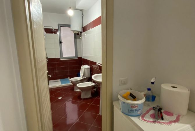 Shtepi me qera Apartament ne Tirane, 2+1, Mobilimi E mobiluar, Pagesa 500  Euro.