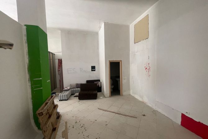 Ambiente Commerciale in Vendita 1+1 a Tirana - 120,000 Euro