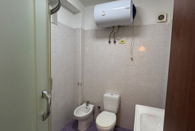 Shtepi me qera Apartament ne Tirane, 2+1, Mobilimi E mobiluar, Pagesa 450  Euro.
