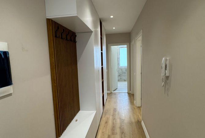 Shtepi ne shitje Apartament ne Tirane, 2+1, Mobilimi E mobiluar, Pagesa 160,000  Euro.