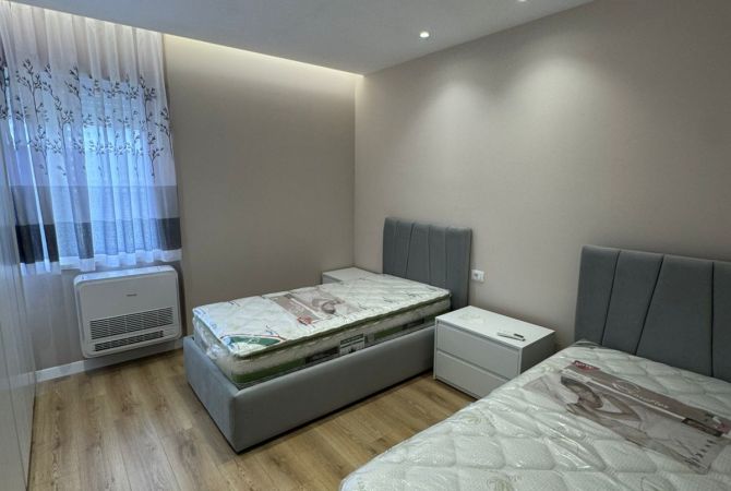 Shtepi ne shitje Apartament ne Tirane, 2+1, Mobilimi E mobiluar, Pagesa 160,000  Euro.