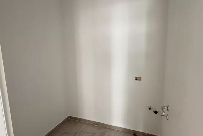 Shtepi ne shitje Apartament ne Tirane, 2+1, Mobilimi E mobiluar, Pagesa 116,000  Euro.
