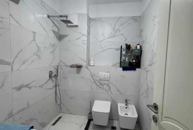 Shtepi ne shitje Apartament ne Tirane, 2+1, Mobilimi E mobiluar, Pagesa 155,000  Euro.