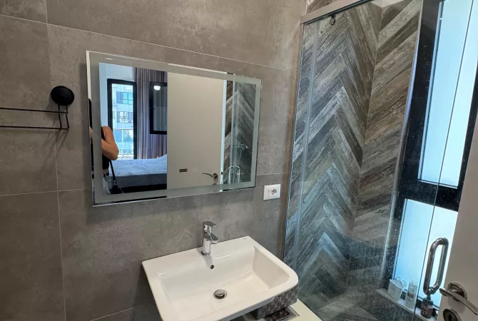 Shtepi me qera Apartament ne Tirane, 3+1, Mobilimi E mobiluar, Pagesa 1,200  Euro.