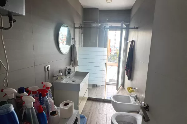Shtepi ne shitje Apartament ne Tirane, 3+1, Mobilimi E mobiluar, Pagesa 235,000  Euro.