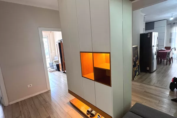 Shtepi ne shitje Apartament ne Tirane, 3+1, Mobilimi E mobiluar, Pagesa 235,000  Euro.