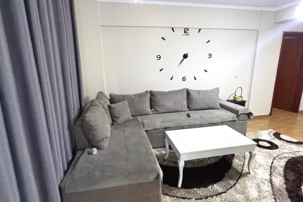 Shtepi ne shitje Apartament ne Tirane, 2+1, Mobilimi E mobiluar, Pagesa 130,000  Euro.