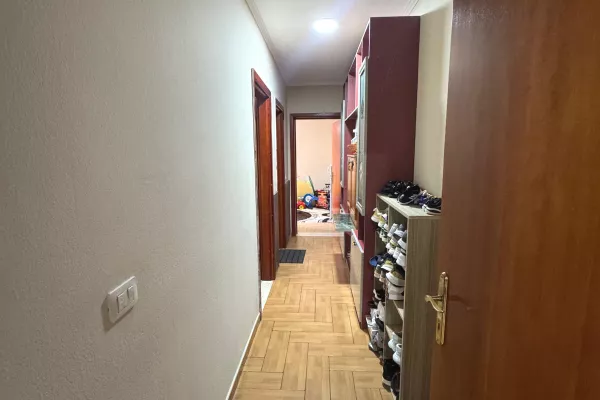 Shtepi ne shitje Apartament ne Tirane, 2+1, Mobilimi E mobiluar, Pagesa 130,000  Euro.