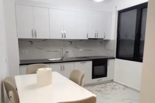 Shtepi me qera 2+1 ne Tirane - 750 Euro
