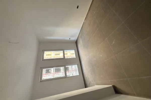 Shtepi ne shitje Apartament ne Tirane, 2+1, Mobilimi Bosh, pa mobiluar, Pagesa 114,999  Euro.