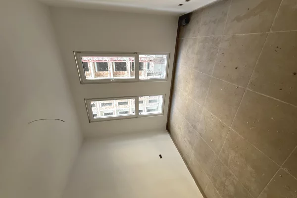 Shtepi ne shitje Apartament ne Tirane, 2+1, Mobilimi Bosh, pa mobiluar, Pagesa 114,999  Euro.