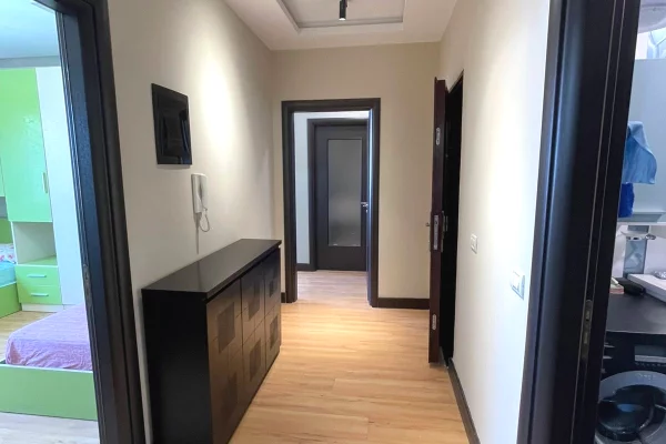 Shtepi ne shitje Apartament ne Tirane, 2+1, Mobilimi E mobiluar, Pagesa 157,000  Euro.