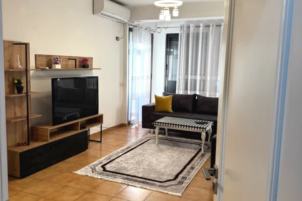 Shtepi me qera Apartament ne Tirane, 2+1, Mobilimi E mobiluar, Pagesa 45,000  Leke.