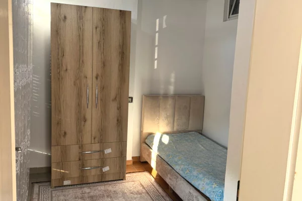 Shtepi me qera Apartament ne Tirane, 2+1, Mobilimi E mobiluar, Pagesa 45,000  Leke.