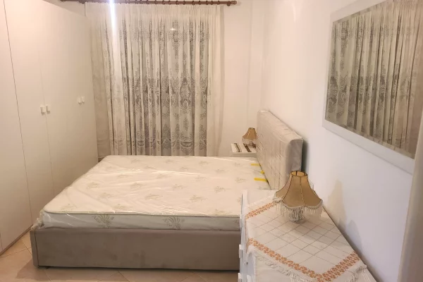 Shtepi ne shitje Apartament ne Tirane, 2+1, Mobilimi E mobiluar, Pagesa 160,000  Euro.