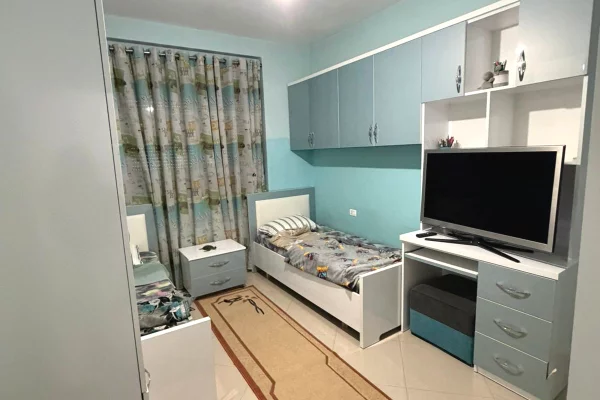 Shtepi ne shitje Apartament ne Tirane, 2+1, Mobilimi E mobiluar, Pagesa 130,000  Euro.