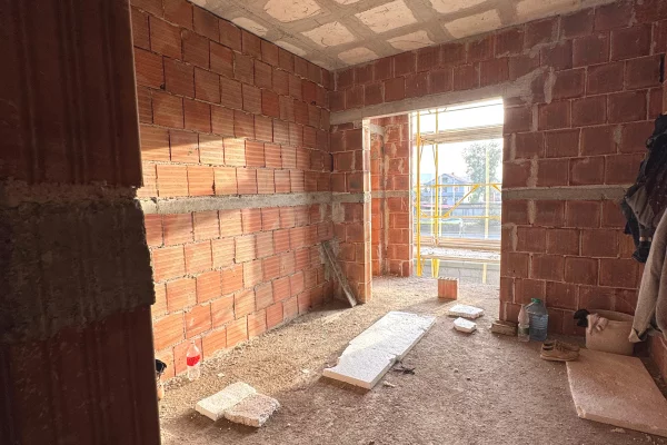 Shtepi ne shitje Apartament ne Tirane, 2+1, Mobilimi Bosh, pa mobiluar, Pagesa 120,000  Euro.